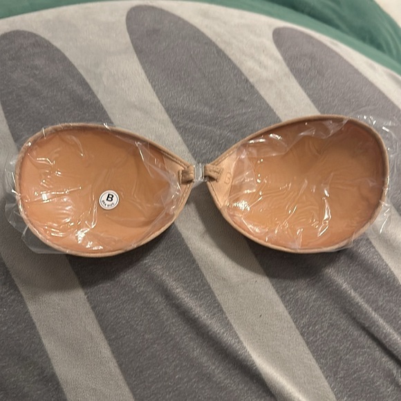 Invisible adhesive bra - Picture 2 of 5